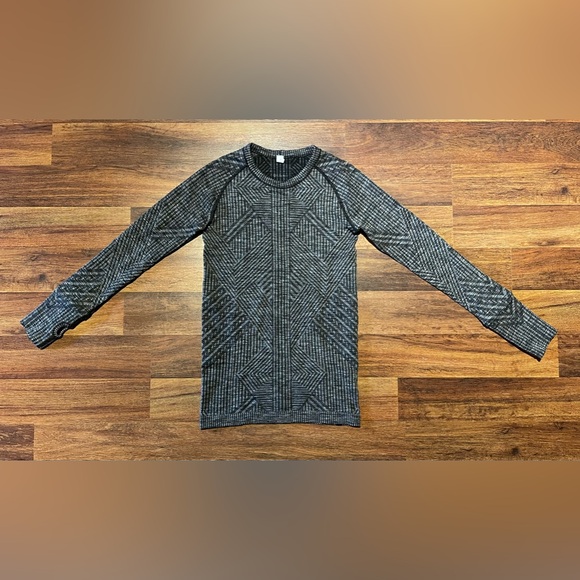 Lululemon long sleeve - Picture 1 of 5
